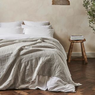 Best throw blanket lifestyle image crinkle on white bedding
