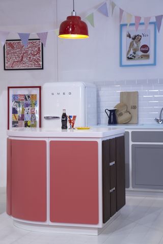Retro kitchen by Henderson and Redefearn