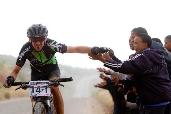 Dutch racer Siegrid van Benver acknowledges the support of local school children