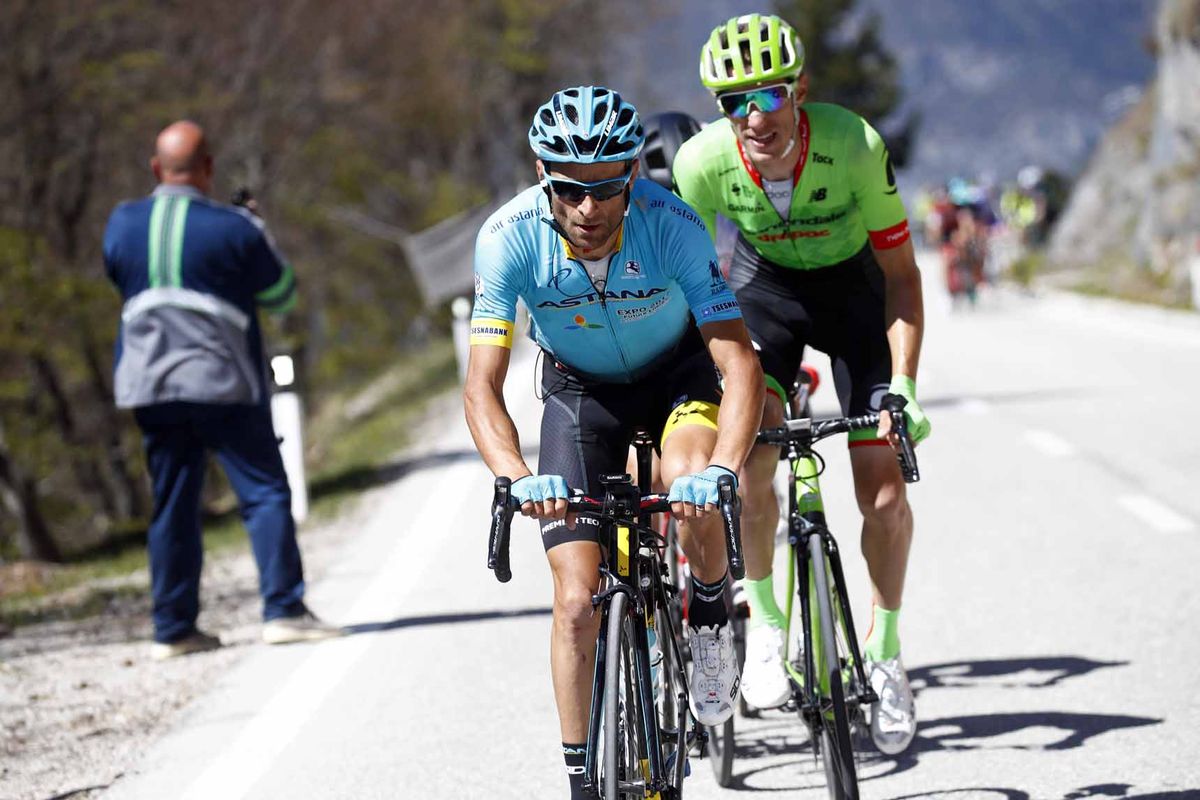 Michele Scarponi tracked by Pierre Rolland.