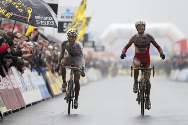Kevin Pauwels (Sunweb - Revor) takes the win in Zolder ahead of Zdenek Stybar (Quickstep Cycling Team)