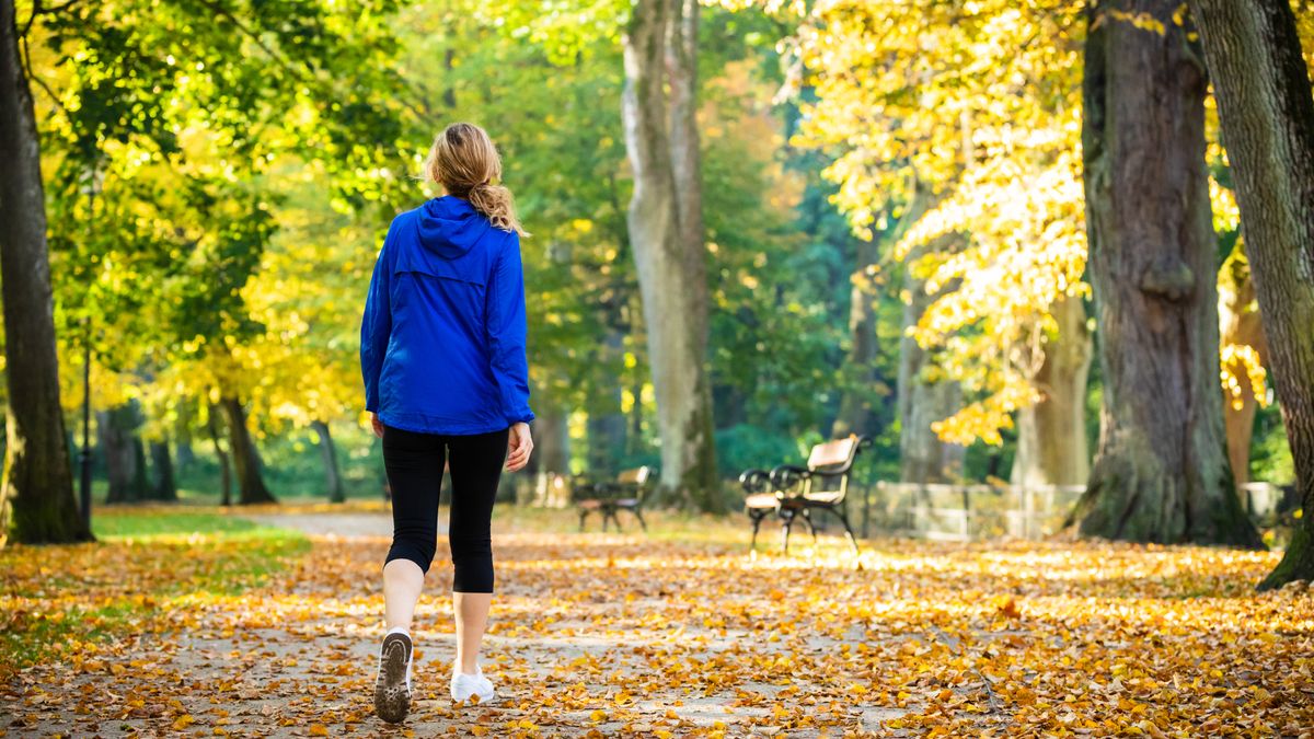 You are currently viewing “Walking is one of the most important things we can do for our long-term health” – Trainer reveals three of her favorite walking exercises for lunch breaks