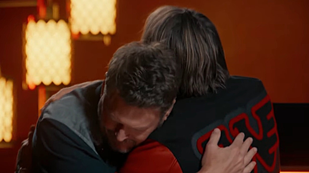 Blake Shelton and Keith Urban hug during an episode of The Road.