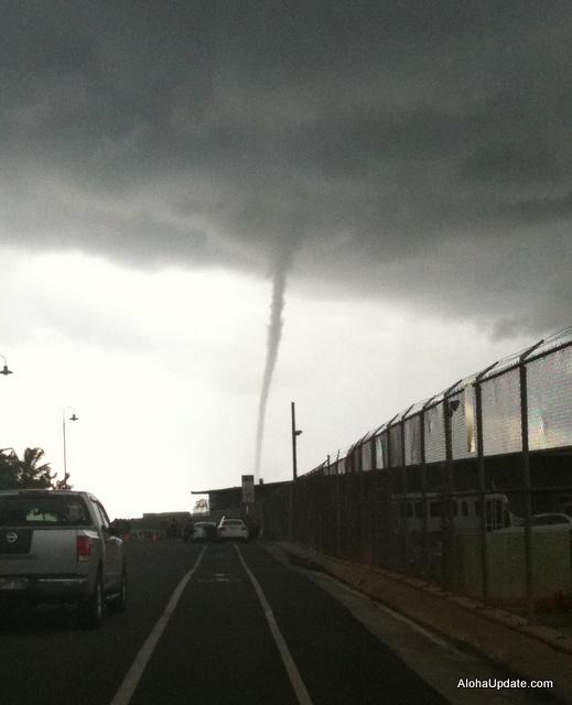 waterspout-honolulu+4-110503