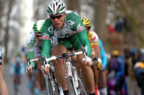 Thor Hushovd (Credit Agricole) on the descent of the Kemmelberg