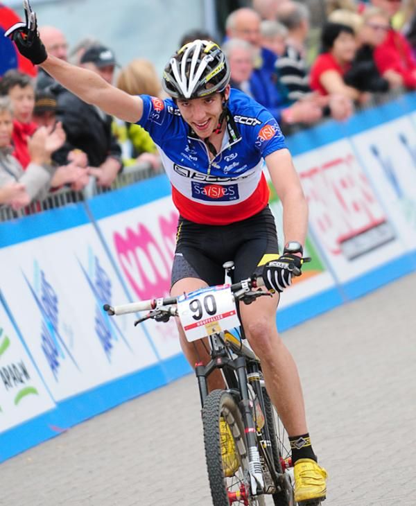 Jordon Sarrou (Scott) takes second place after setting the early pace.