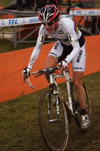 World Champion Marianne Vos pushes to catch Compton.