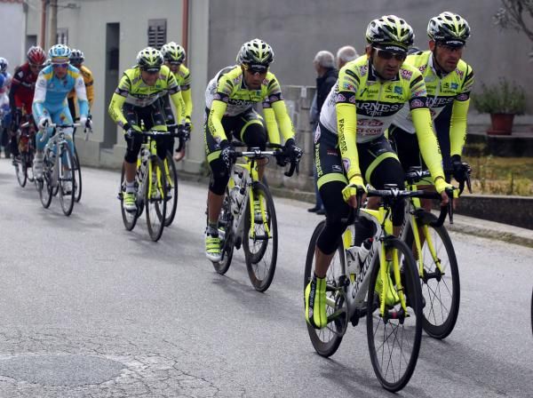 The Farnese Vini-Neri Sottoli team lead the chase