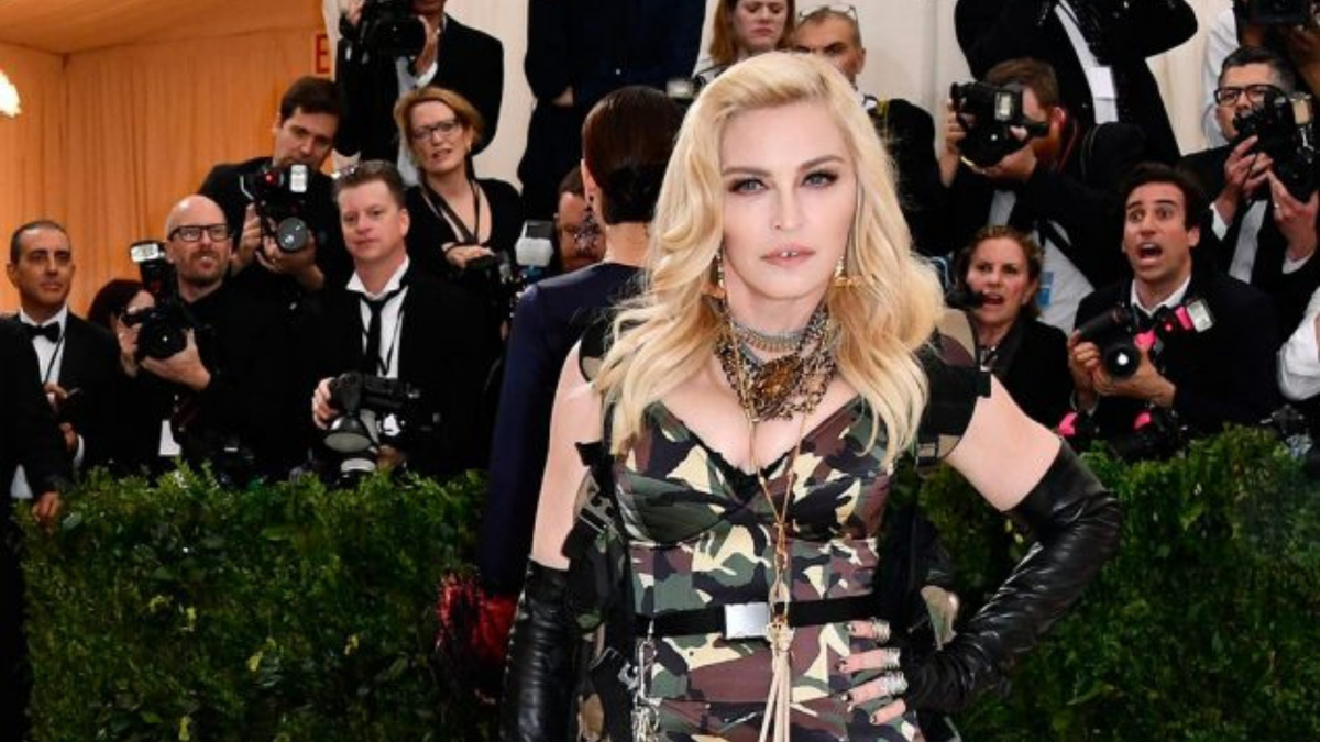 Madonna épate ses fans avec sa dernière vidéo TikTok alors qu'elle danse en sous-vêtements à 5 heures du matin