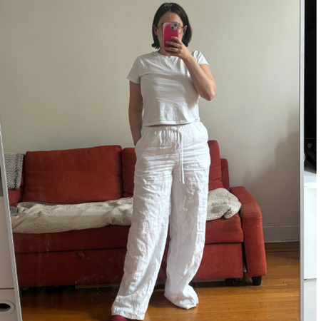Julia Marzovilla tests the Caslon Wide-Leg Linen Pants 