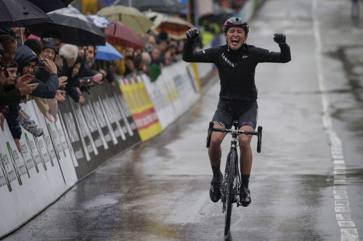 Katarzyna Niewiadom (Canyon-SRAM) takes a wet Trofeo Alfredo Binda