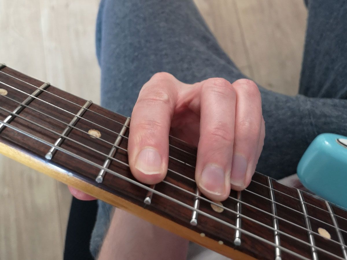 how to play the G chord on guitar