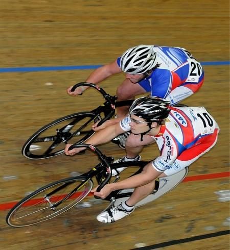 Jack Ward battles with Matthew Glaetzer.