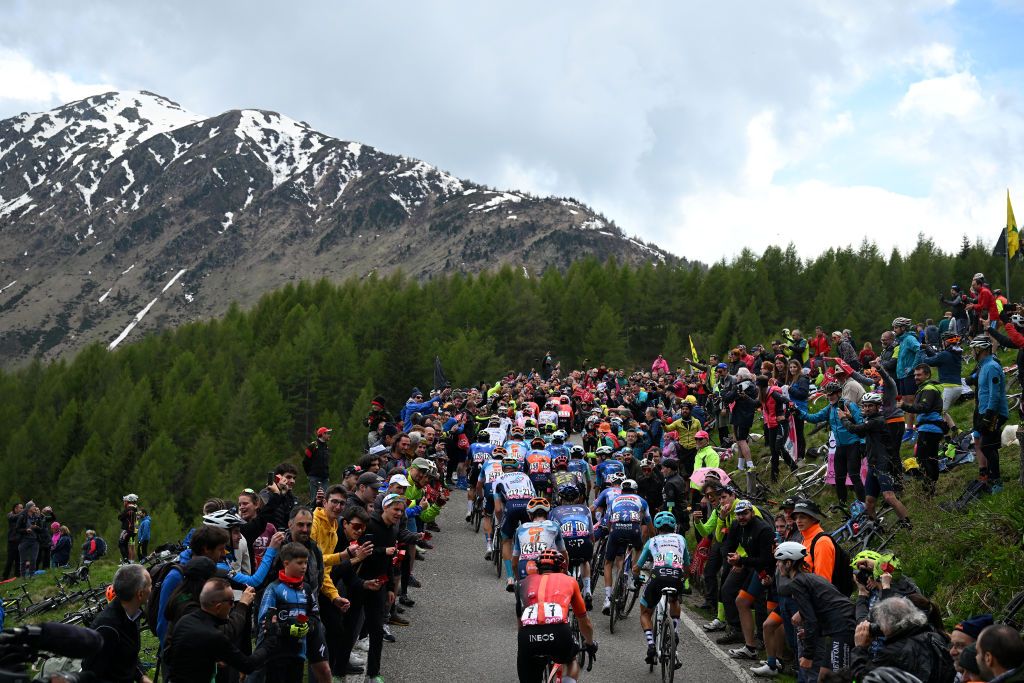 LIVIGNO MOTTOLINO ITALY MAY 19 Geraint Thomas of The United Kingdom and Team INEOS Grenadiers Tadej Pogacar of Slovenia and UAE Team Emirates Pink Leader Jersey and a general view of the peloton competing climbing to the Passo del Mortirolo 1854m while fans cheer during the 107th Giro dItalia 2024 Stage 15 a 222km stage from Manerba del Garda to Livigno Mottolino 2387m UCIWT on May 19 2024 in Livigno Mottolino Italy Photo by Dario BelingheriGetty Images
