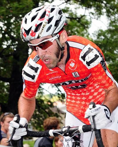 Geoff Kabush (Team Maxxis-Rocky Mountain) riding consistently second.