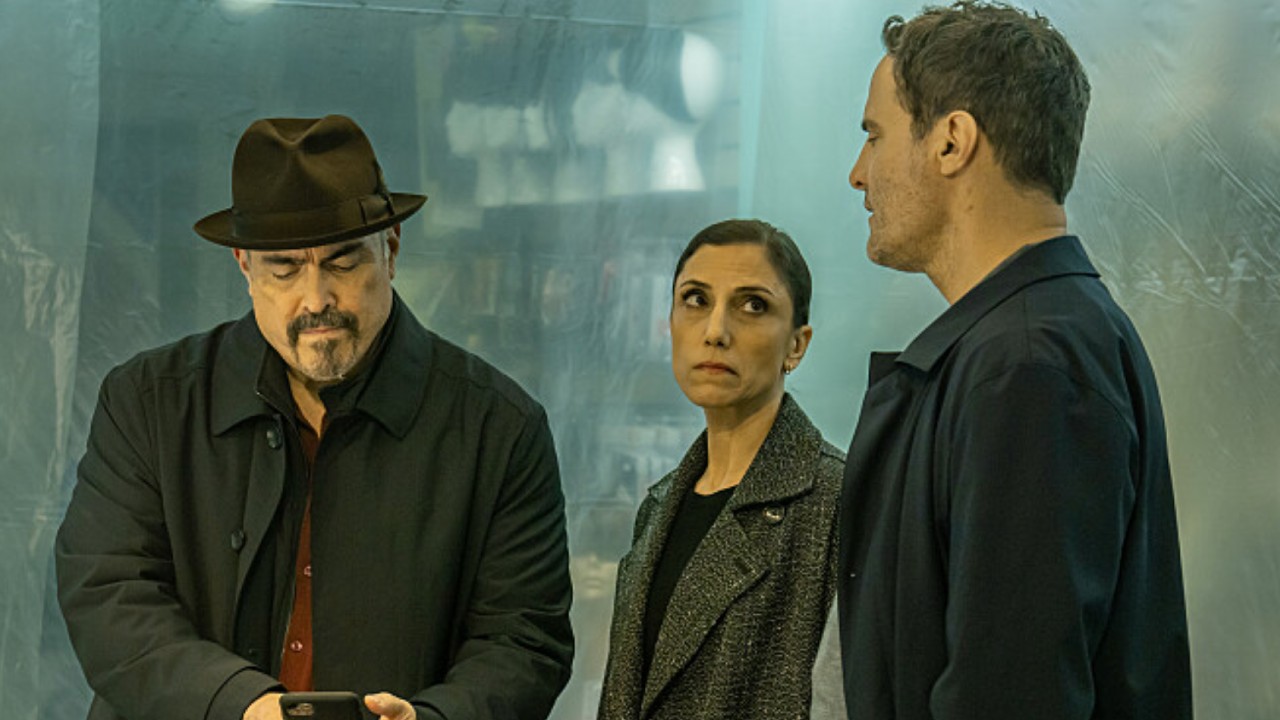 Batista explains his theory to the NYPD detectives