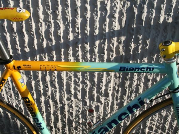 The top tube is essentially round from end to end.
