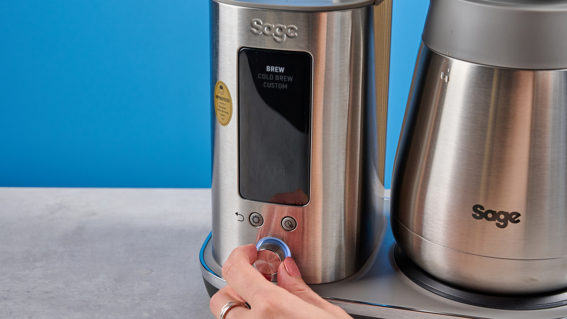 the breville luxe brewer (sage luxe brewer in the UK) thermal carafe version with a silver metal carafe and filter basket and removable plastic water tank showing the range of filter baskets and paper filters with a dial to control brew