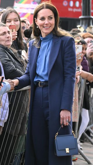 Catherine, Princess of Wales talks to members of the public after a visit to the University of Glasgow