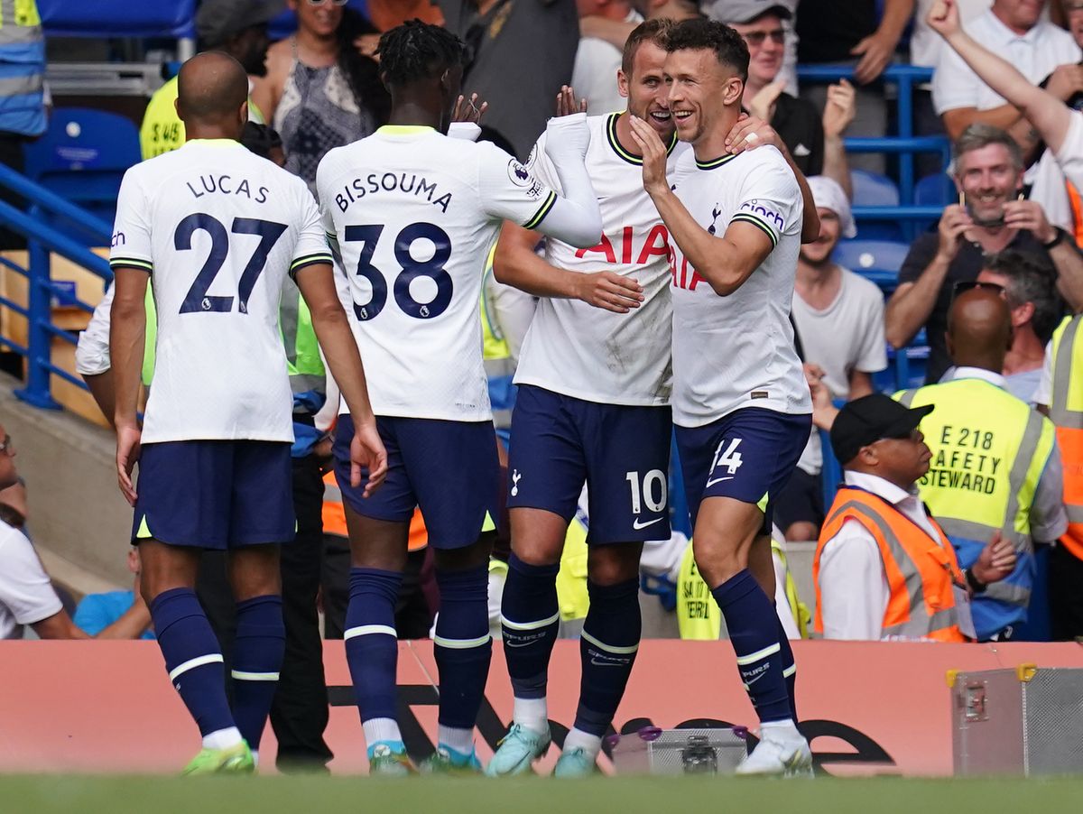 Stoppage-time header from Harry Kane earns Tottenham point at Chelsea