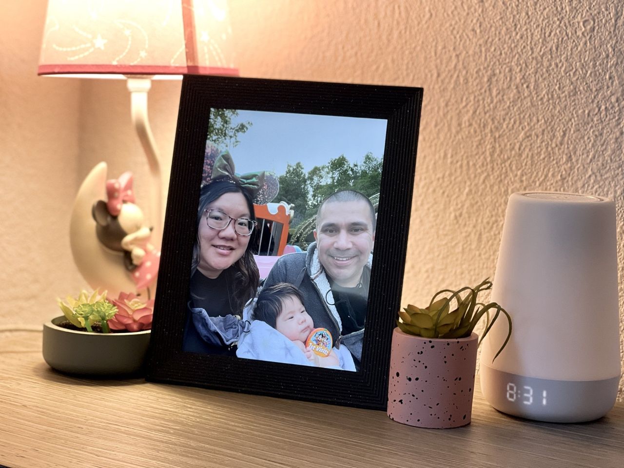Aura Mason Luxe Frame Pebble Portrait Hero