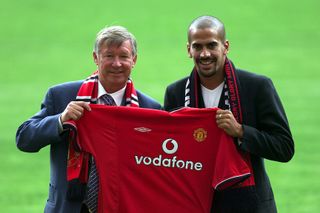 Juan Sebastian Veron poses with Sir Alex Ferguson after signing for Manchester United in 2001.