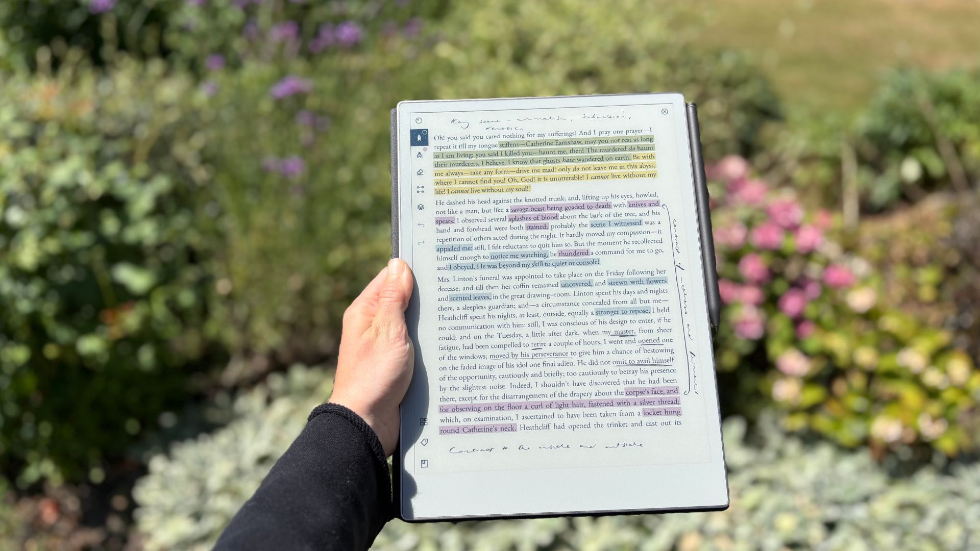 reMarkable Paper Pro outside (2)
