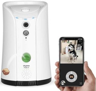The Skymee dog camera is shown next to a smartphone with an image of a dog on it.