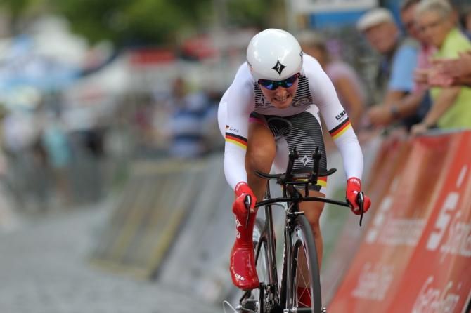 Prologue winner Lisa Brennauer at the finish line