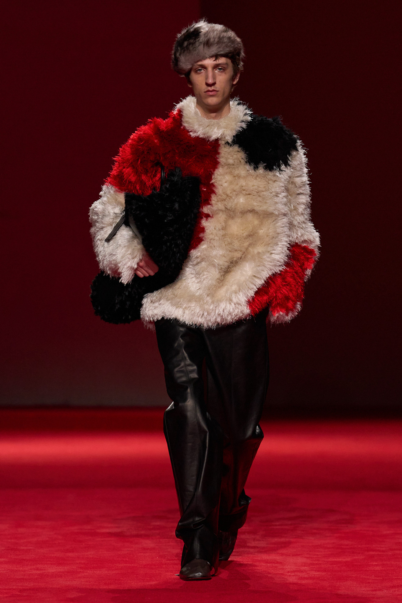 models on the Bottega Veneta Fall 2026 fashion show runway