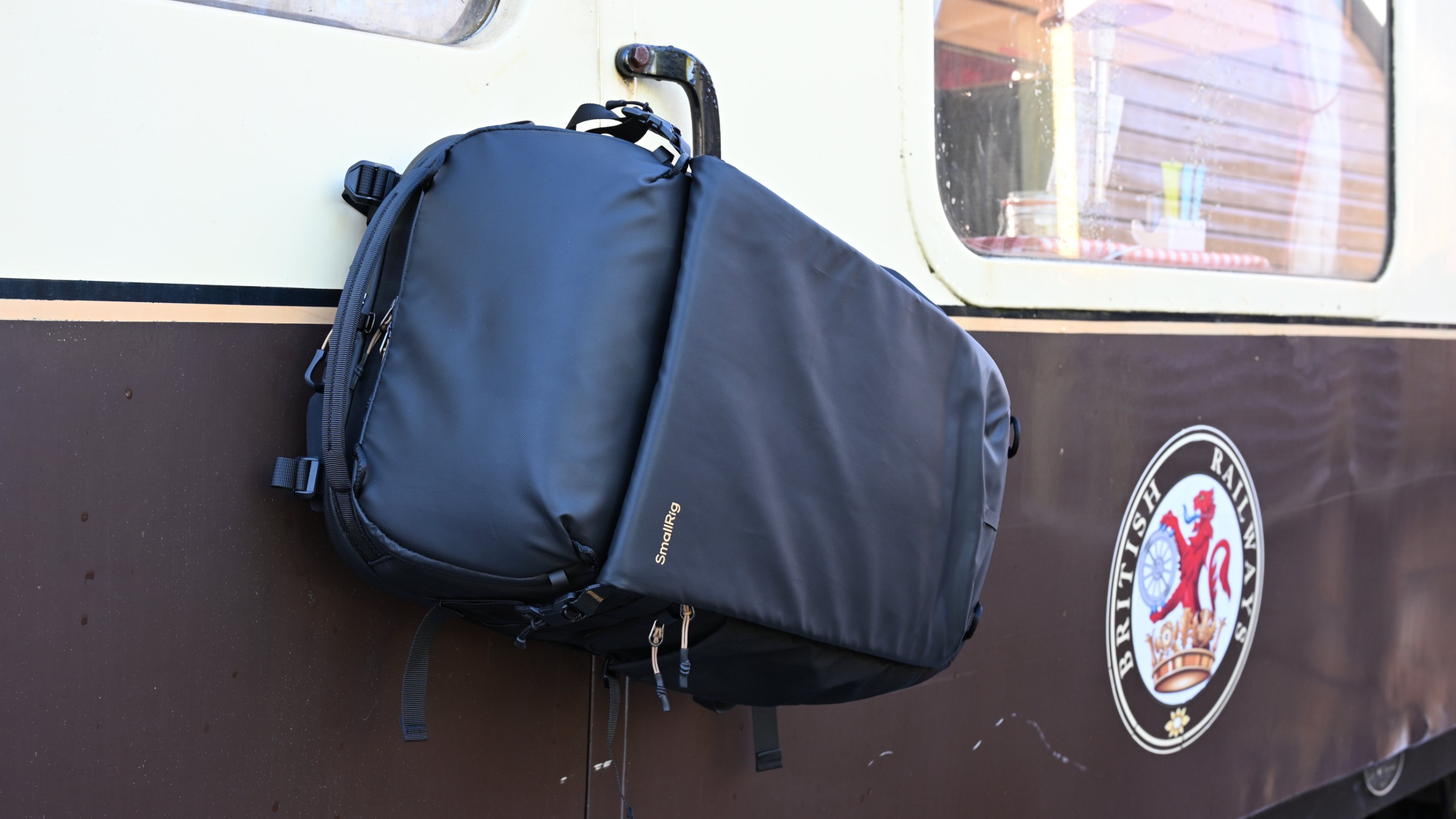 SmallRig Professional Outdoor Backpack 25L