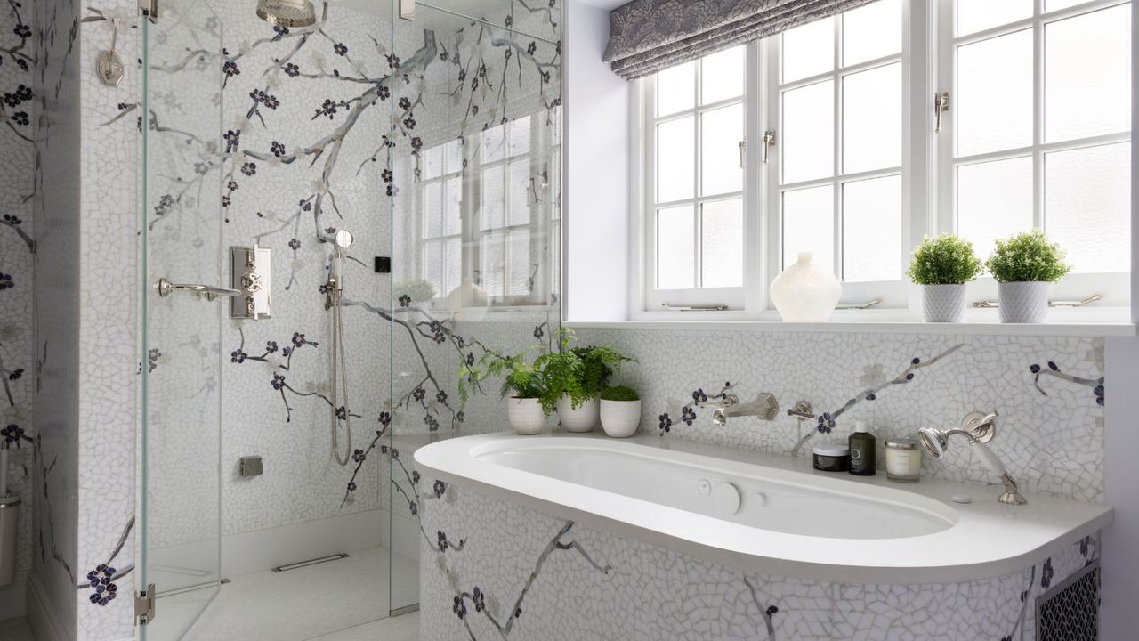 Mosaic floral design covered on the walls of a bathroom in white