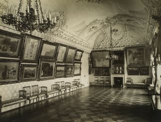 The art-filled music room in Shchukin’s townhouse