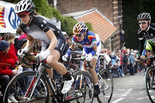 Evelyn Stevens (Specialized-lululemon) leads Marianne Vos and Linda Villumsen on the Mur de Huy
