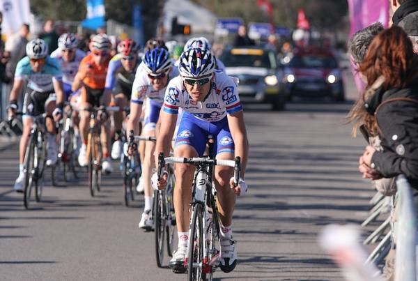 Jeremy Roy leading the peloton behind De Weert.