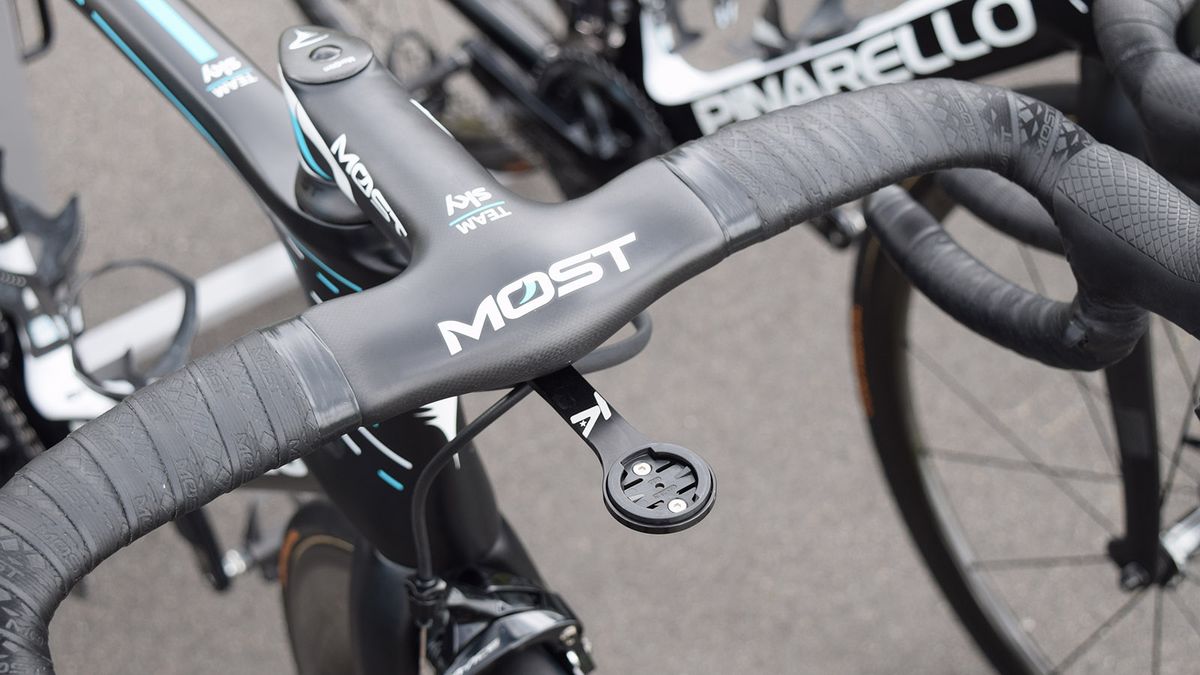 K-Edge produce specific mounts that are compatable with integrated carbon cockpits too