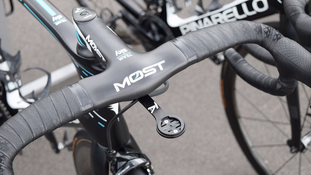 K-Edge produce specific mounts that are compatable with integrated carbon cockpits too