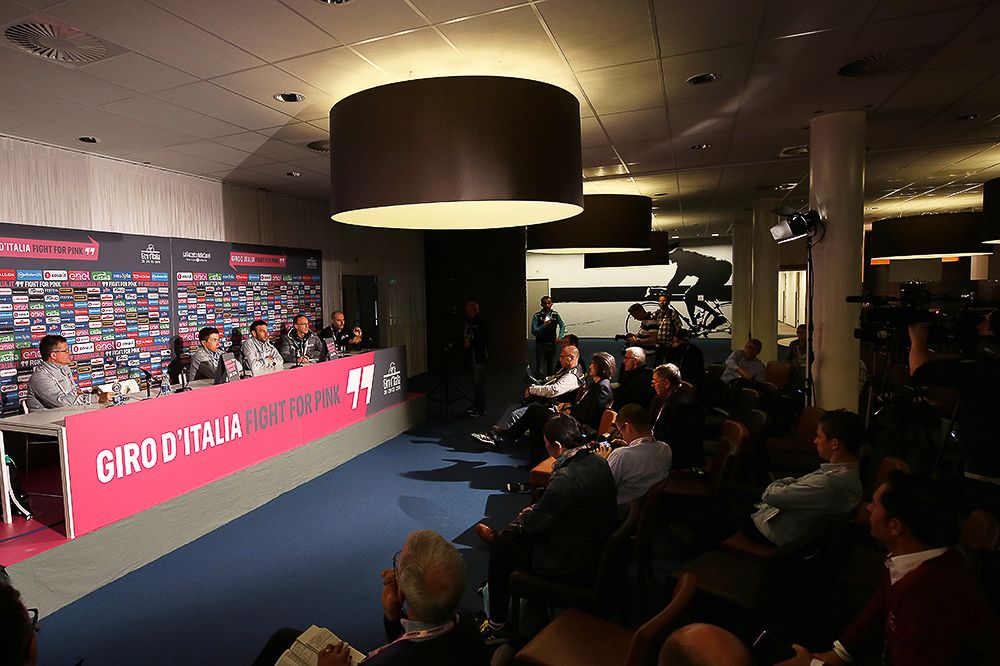Reporters ask questions at the AG2R press conference.