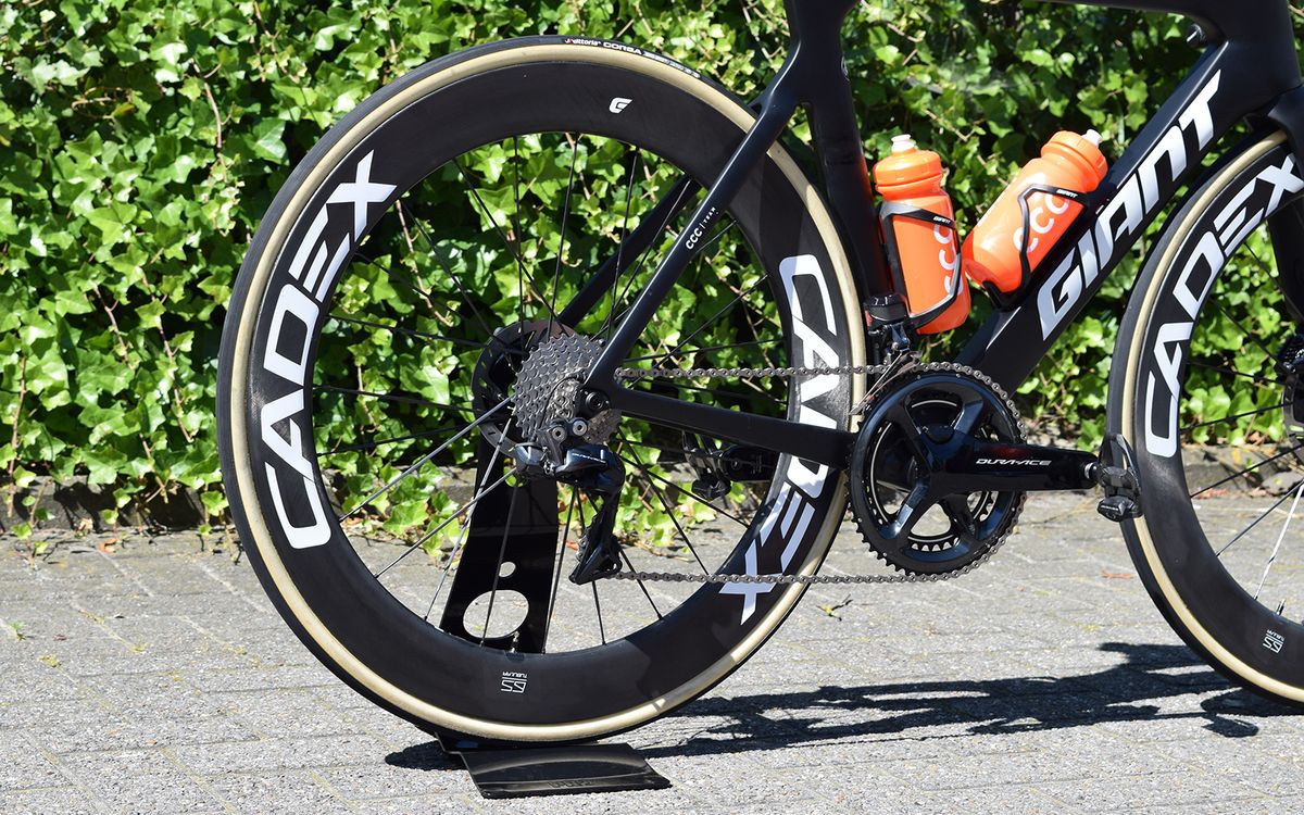 Bevin is also following the more and more common trend of running an 11-30 cassette