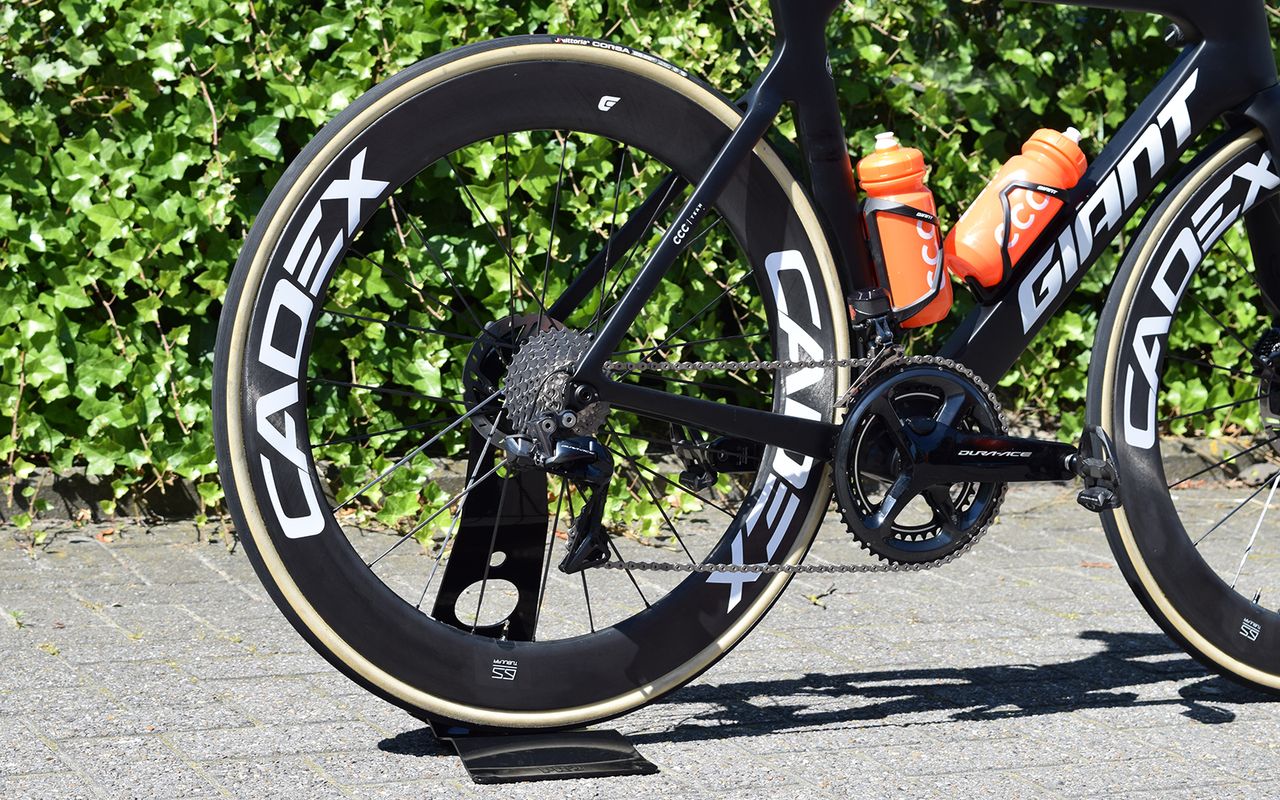 Bevin is also following the more and more common trend of running an 11-30 cassette