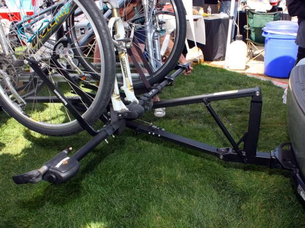 The clever linkage on Wizard Kinetics' rear-mounted rack allows for one-person raising and lowering and easier loading and unloading.