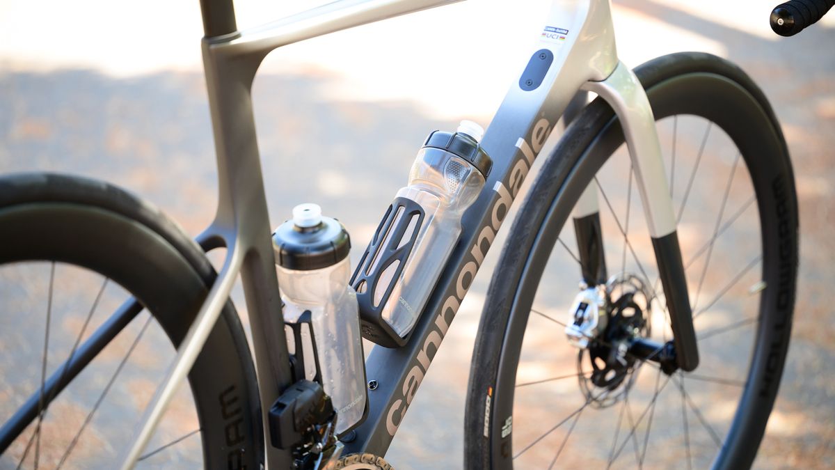 Cannondale SuperSix Evo 4 aero bottles