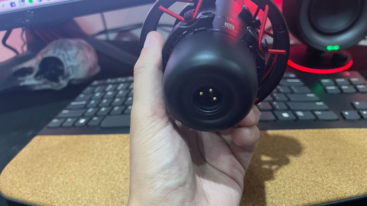 HyperX Procast in my hand.
