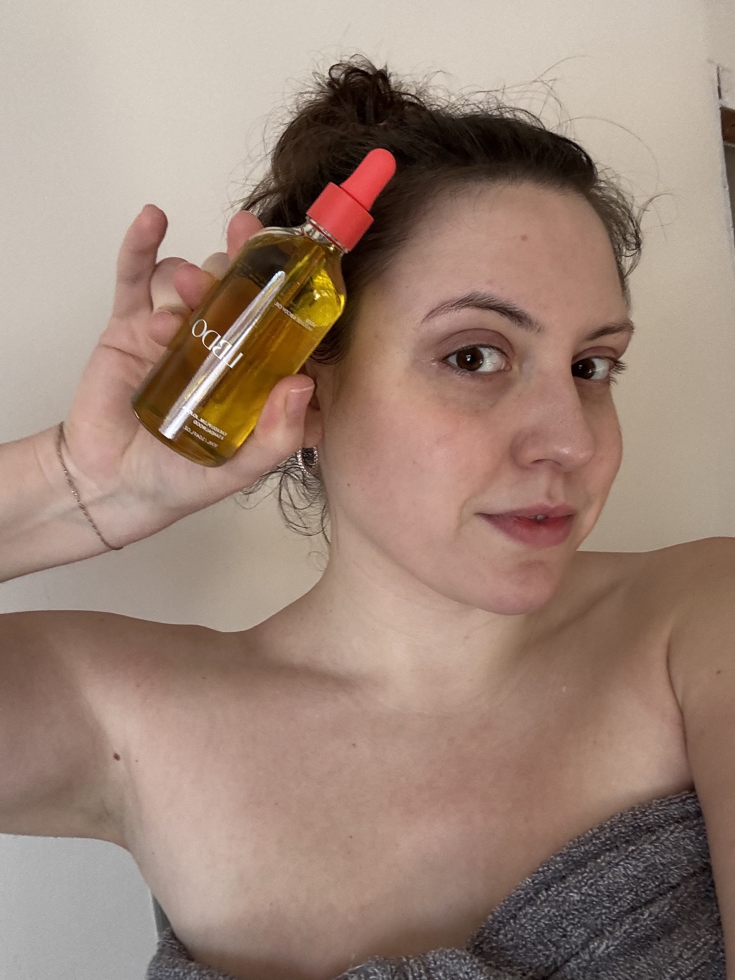 Sophia Vilensky testing LBDO's Mood Oil.
