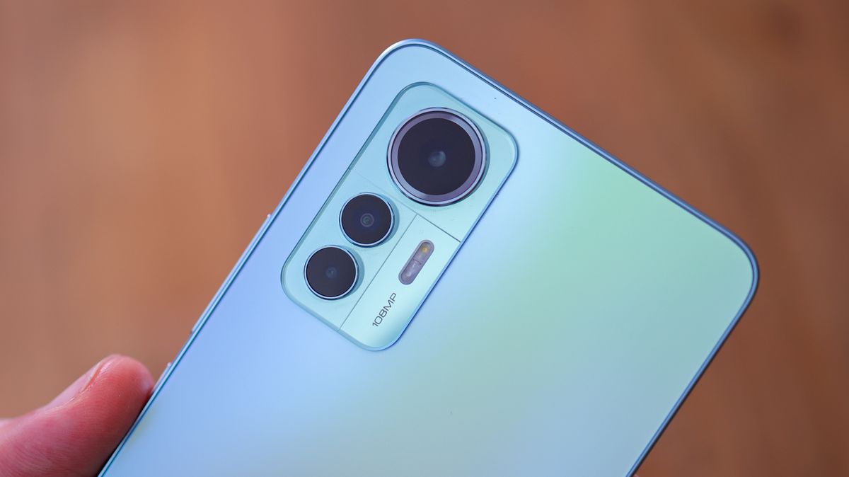 Photo of the Xiaomi 12 Lite in green