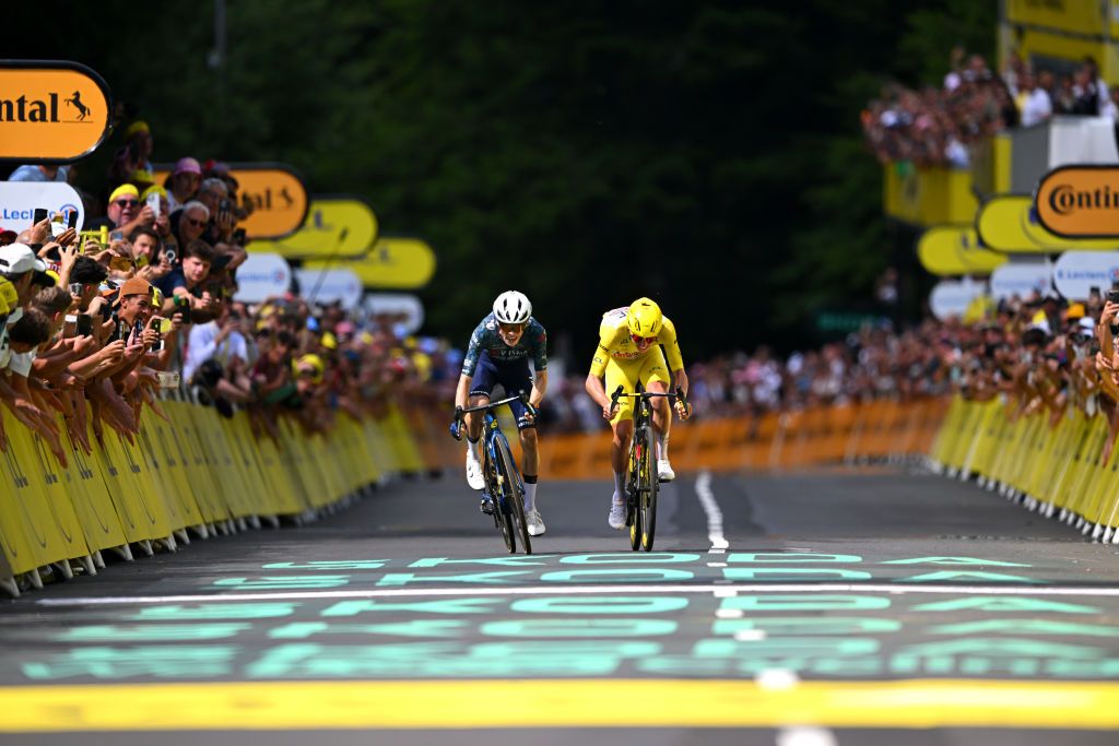 LELIORAN FRANCE JULY 10 LR Jonas Vingegaard Hansen of Denmark and Team Visma Lease a Bike and Tadej Pogacar of Slovenia and UAE Team Emirates Yellow Leader Jersey sprint at finish line to win the stage during the 111th Tour de France 2024 Stage 11 a 211km stage from EvauxlesBains to Le Lioran 1239m UCIWT on July 10 2024 in Le Lioran France Photo by Dario BelingheriGetty Images