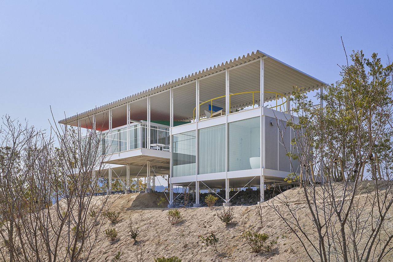 One of the Shigeru Ban houses at the Simose Art Museum, House o fDouble Roof exterior