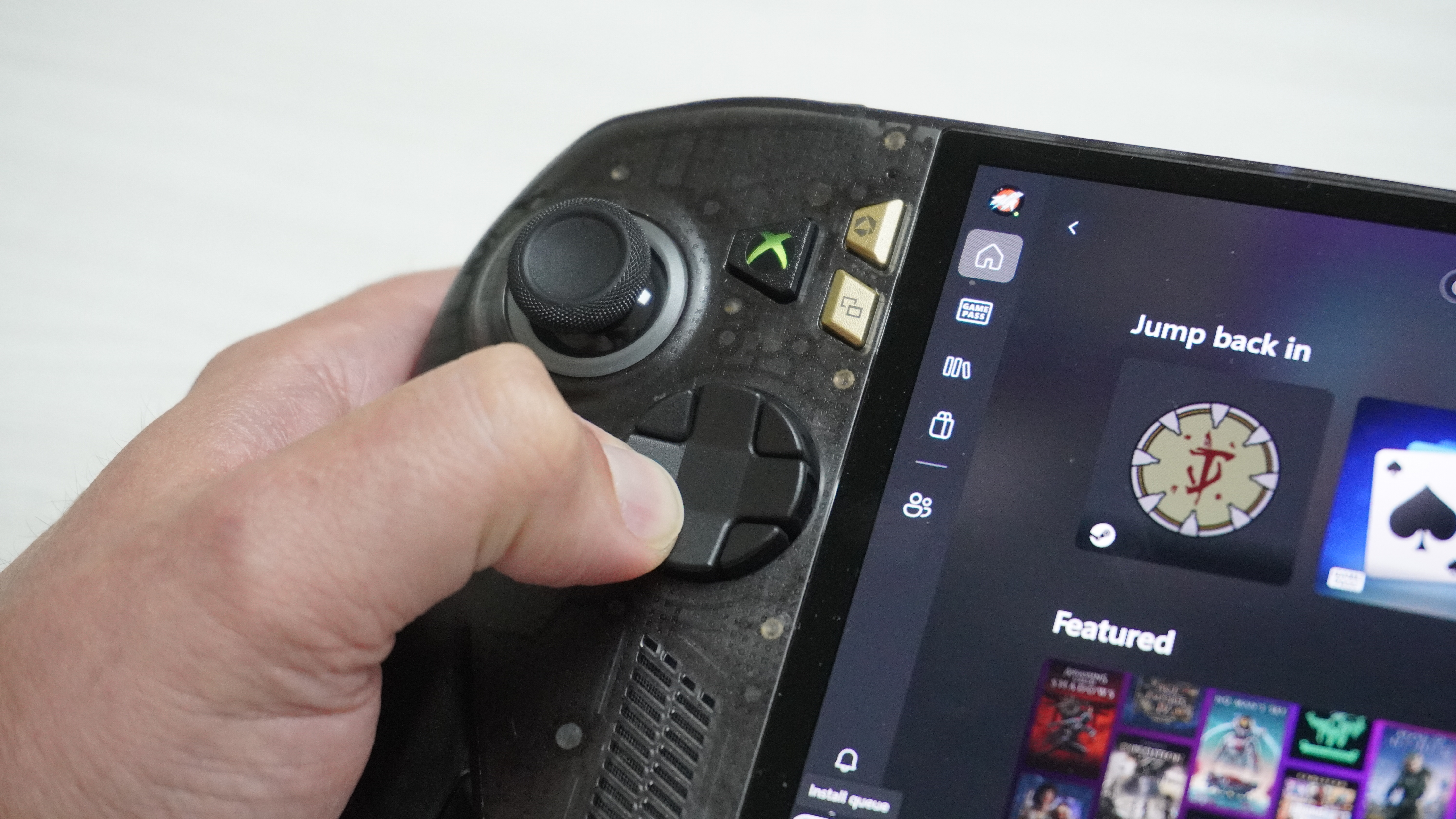 A peson using the new d-pad on the Asus ROG Xbox Ally X20