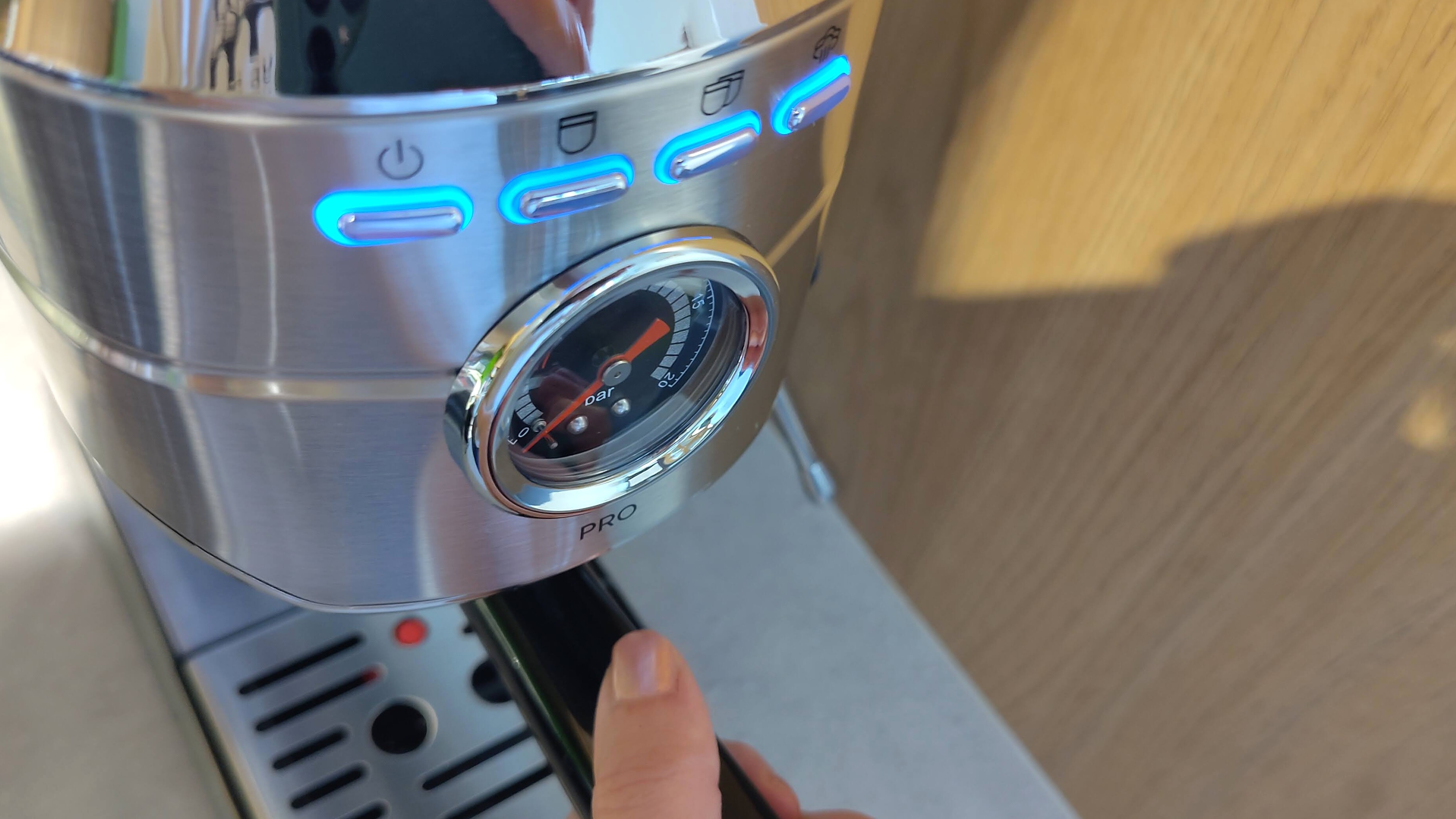 Inserting portafilter handle in Casabrews 5418PRO machine