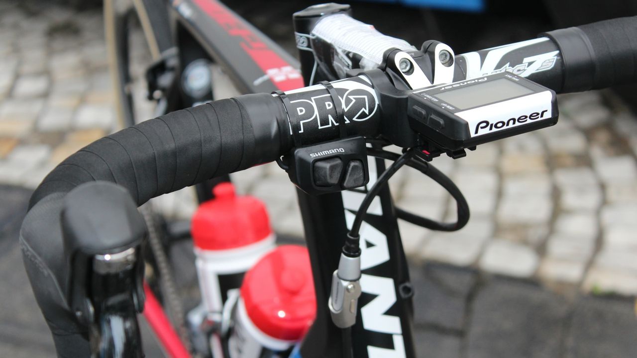 Giant-Alpecin riders have two ways to run the climbing switch shifter